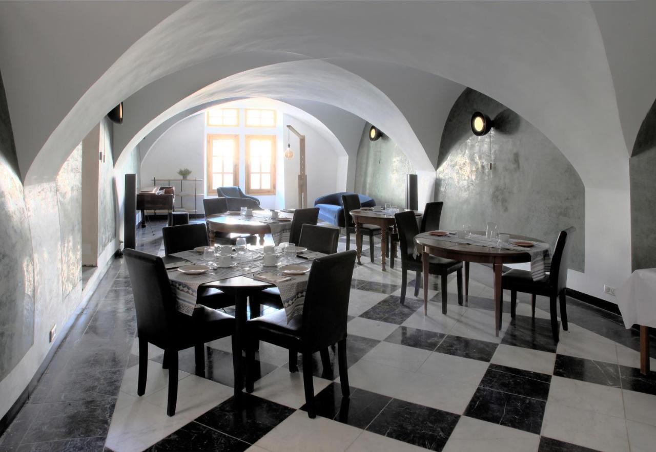 La Maison D'En Bas Des Seigneurs Cucuron Kültér fotó